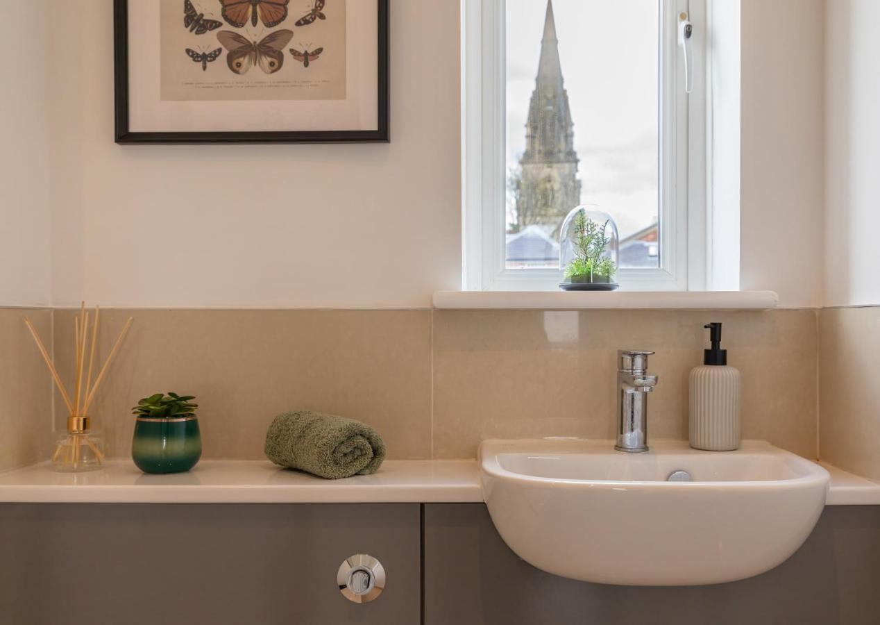 4 Bed City House With Private Garden And Parking Winchester Esterno foto