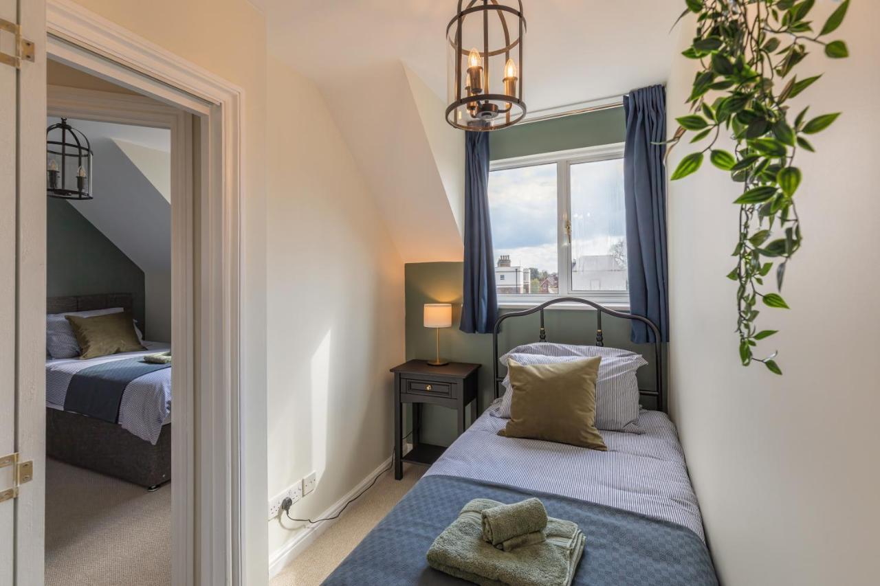 4 Bed City House With Private Garden And Parking Winchester Esterno foto