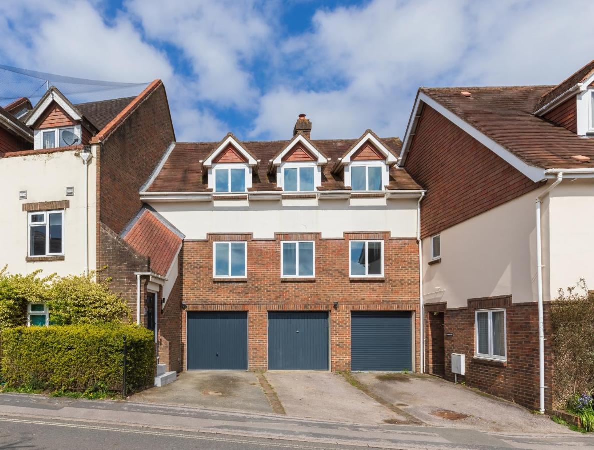 4 Bed City House With Private Garden And Parking Winchester Esterno foto