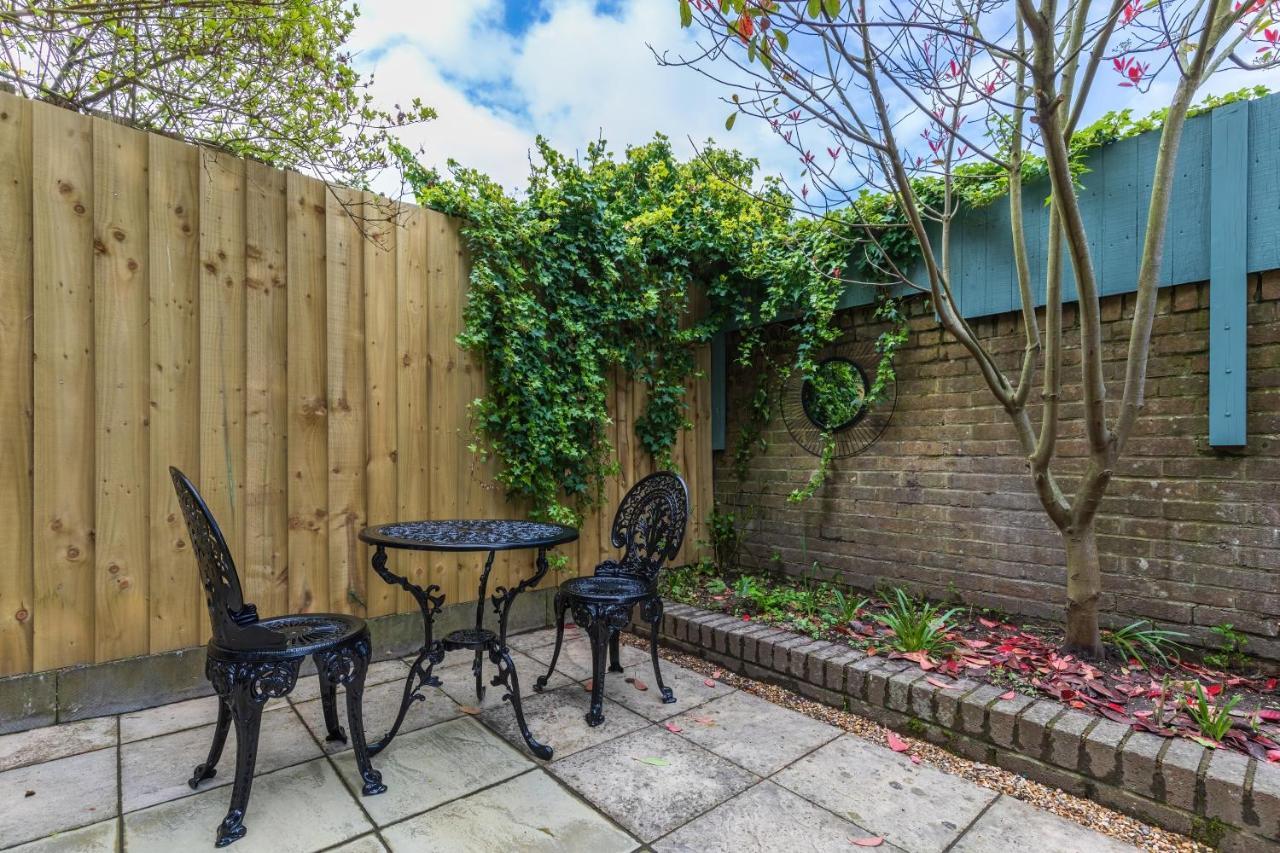 4 Bed City House With Private Garden And Parking Winchester Esterno foto