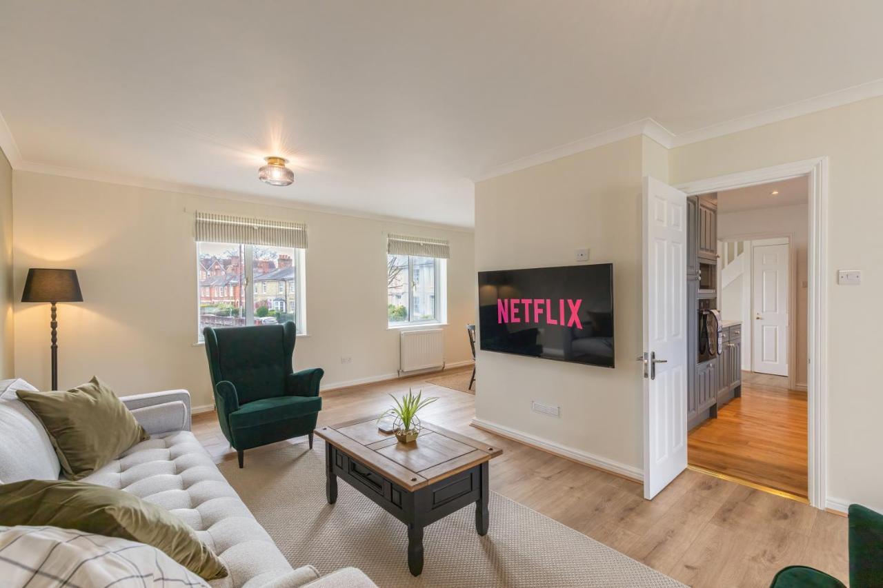 4 Bed City House With Private Garden And Parking Winchester Esterno foto