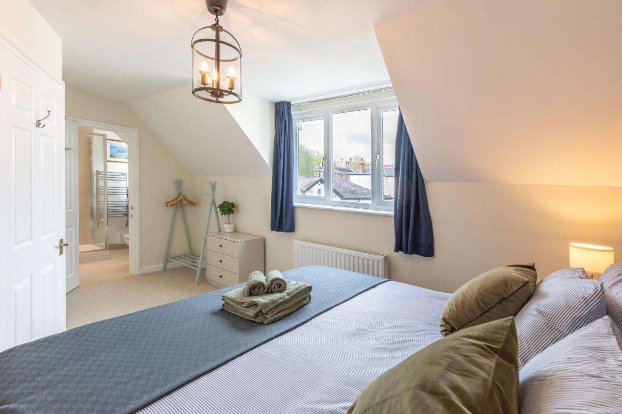 4 Bed City House With Private Garden And Parking Winchester Esterno foto