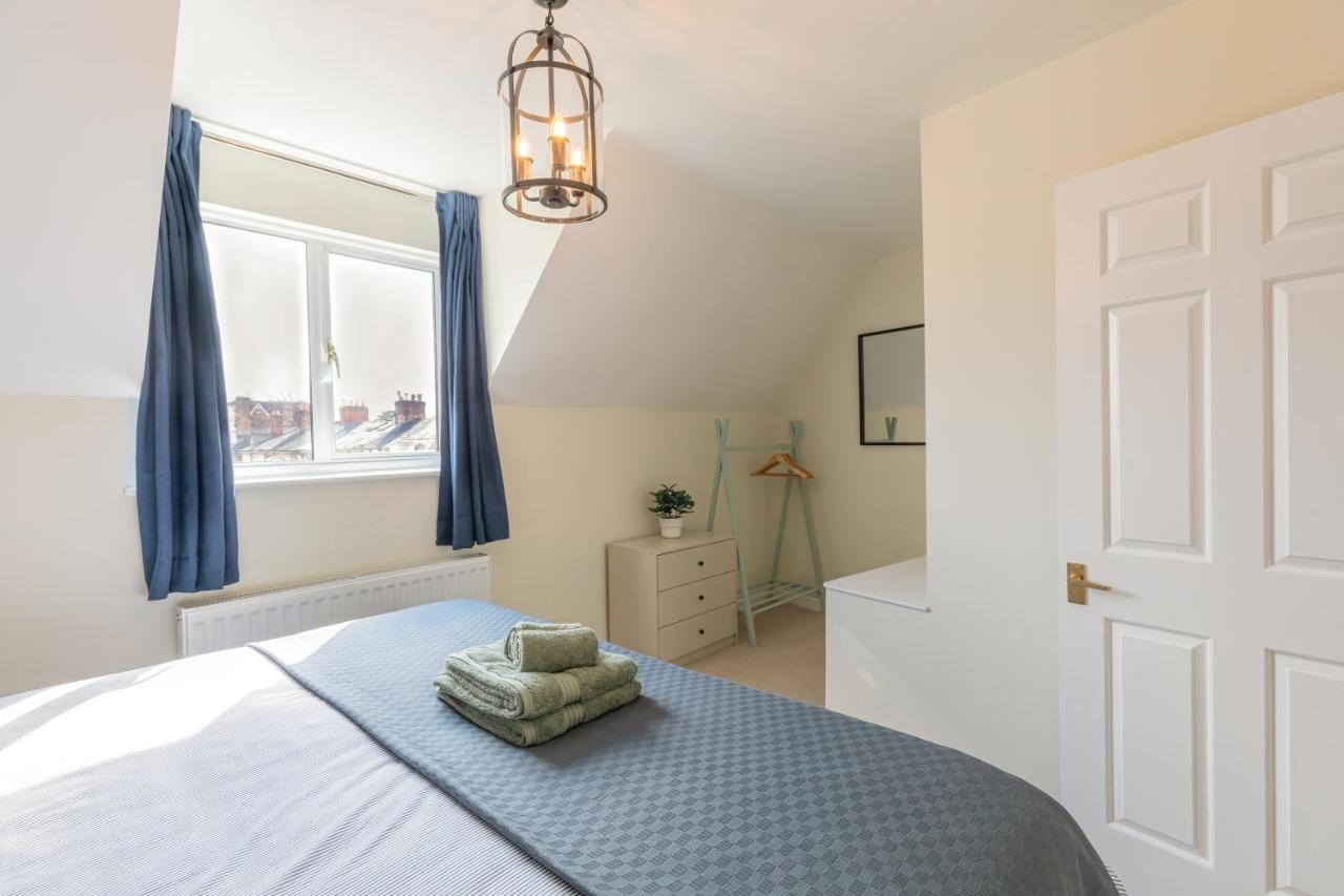 4 Bed City House With Private Garden And Parking Winchester Esterno foto