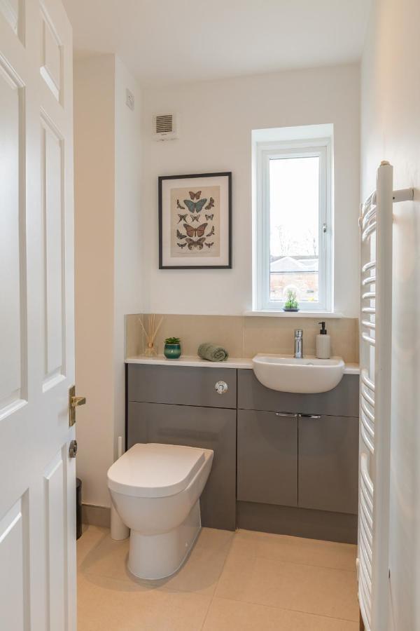 4 Bed City House With Private Garden And Parking Winchester Esterno foto
