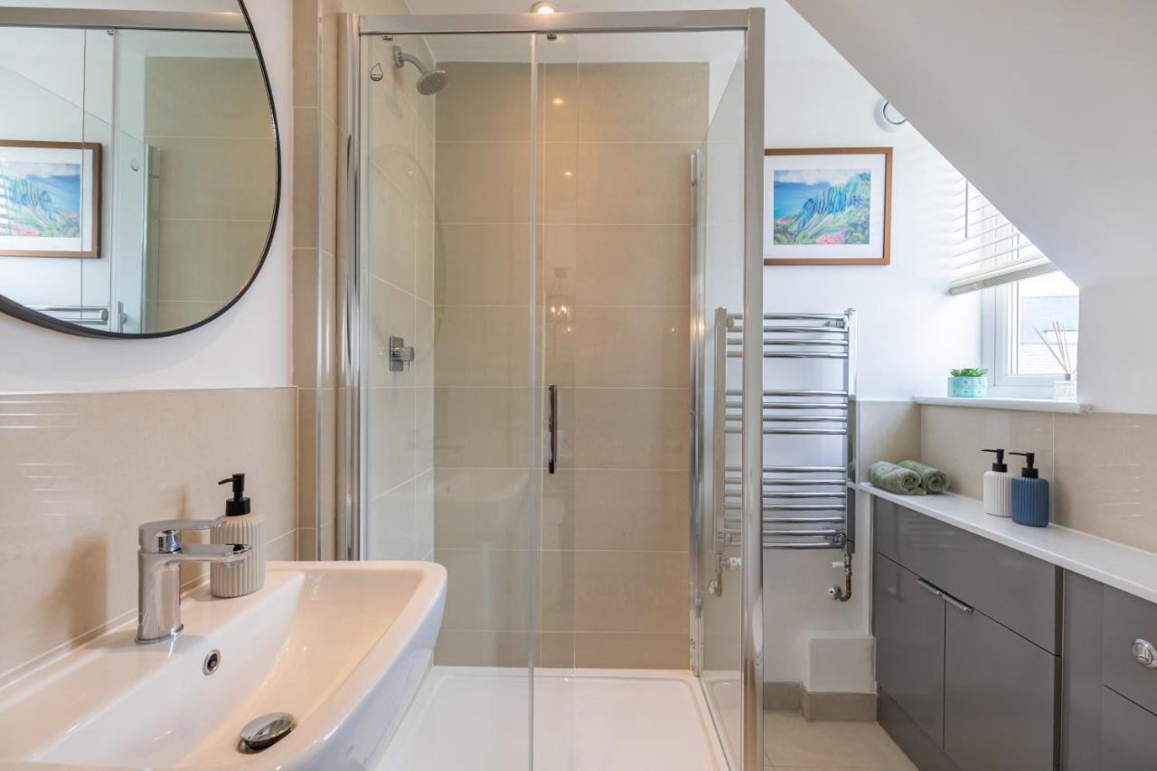 4 Bed City House With Private Garden And Parking Winchester Esterno foto